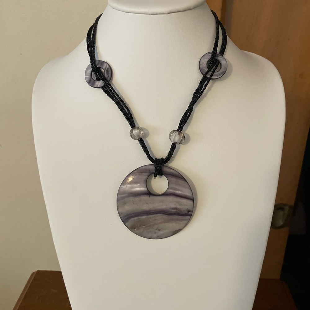 Elegant Grey and Black Pendant Necklace